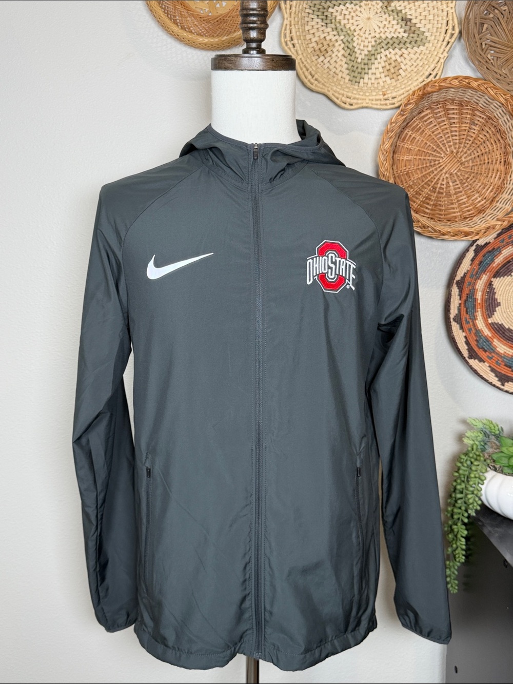 Ohio State Buckeyes Nike School Logo Essential Raglan Jacket Windbreaker Small
